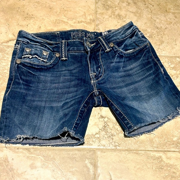 Miss Me shorts- perfect condition size 27 - Picture 1 of 3